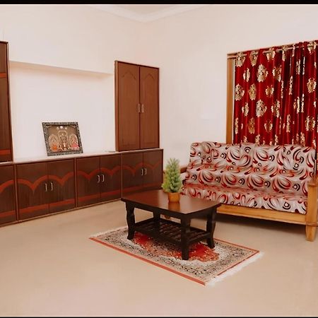 Sls Homestay - Luxury Ac Service Apartments 1Bhk, 2Bhk, 3Bhk - Direct Flyover To Alipiri Tirumala Gate - Walk To Ps4 Pure Veg Restaurants, Supermarkets - Near To National Highway & Padmavathi Amma Temple - Modular Kitchen, Living Room -Free Superfast Tirupati Eksteriør bilde