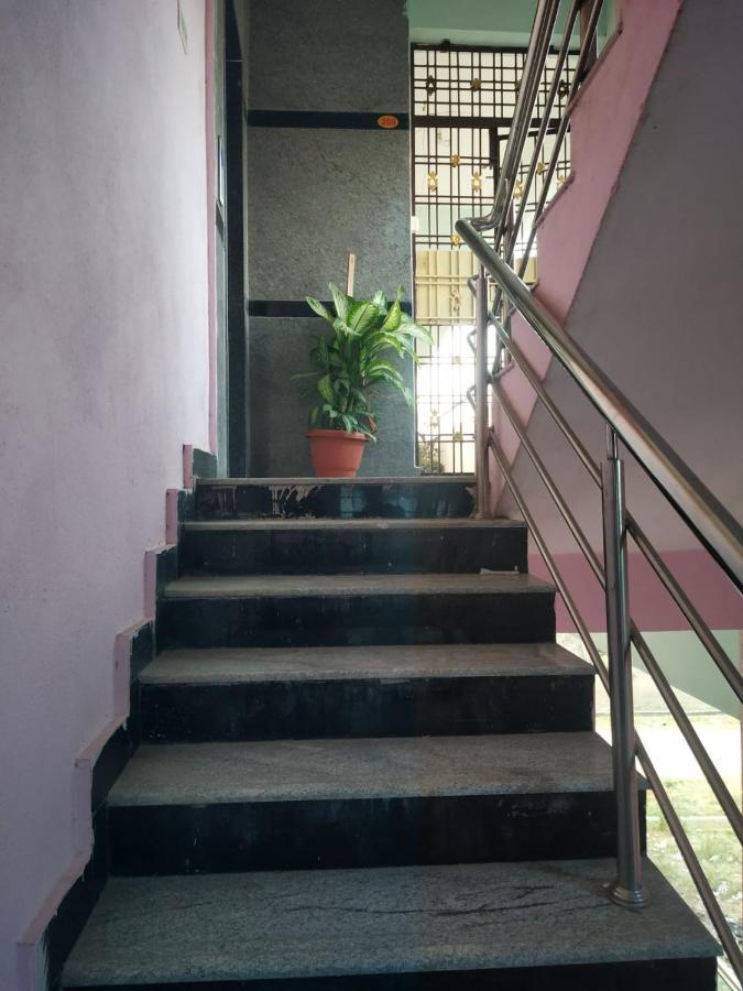 Sls Homestay - Luxury Ac Service Apartments 1Bhk, 2Bhk, 3Bhk - Direct Flyover To Alipiri Tirumala Gate - Walk To Ps4 Pure Veg Restaurants, Supermarkets - Near To National Highway & Padmavathi Amma Temple - Modular Kitchen, Living Room -Free Superfast Tirupati Eksteriør bilde