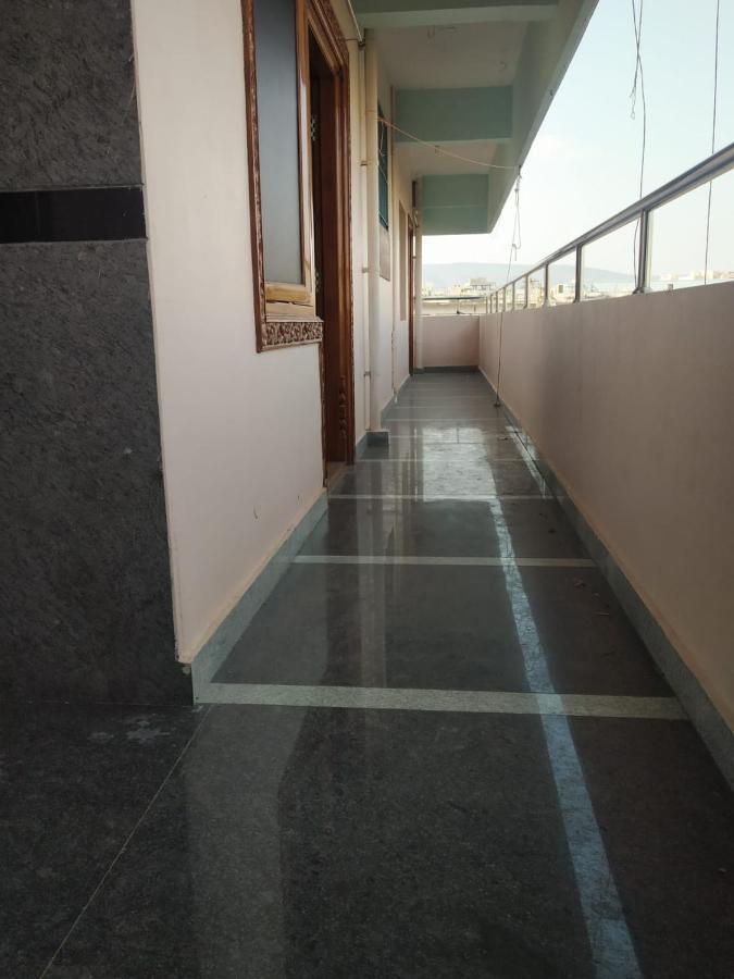 Sls Homestay - Luxury Ac Service Apartments 1Bhk, 2Bhk, 3Bhk - Direct Flyover To Alipiri Tirumala Gate - Walk To Ps4 Pure Veg Restaurants, Supermarkets - Near To National Highway & Padmavathi Amma Temple - Modular Kitchen, Living Room -Free Superfast Tirupati Eksteriør bilde