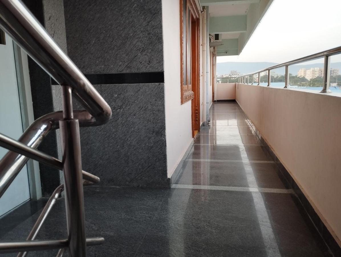 Sls Homestay - Luxury Ac Service Apartments 1Bhk, 2Bhk, 3Bhk - Direct Flyover To Alipiri Tirumala Gate - Walk To Ps4 Pure Veg Restaurants, Supermarkets - Near To National Highway & Padmavathi Amma Temple - Modular Kitchen, Living Room -Free Superfast Tirupati Eksteriør bilde