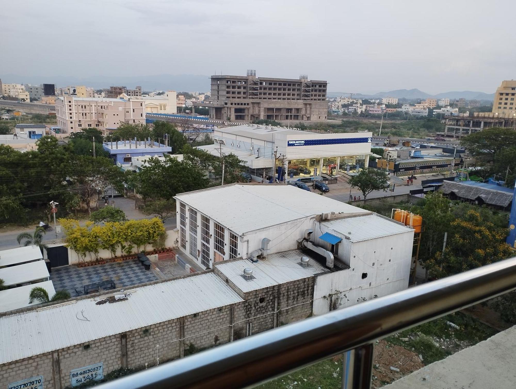 Sls Homestay - Luxury Ac Service Apartments 1Bhk, 2Bhk, 3Bhk - Direct Flyover To Alipiri Tirumala Gate - Walk To Ps4 Pure Veg Restaurants, Supermarkets - Near To National Highway & Padmavathi Amma Temple - Modular Kitchen, Living Room -Free Superfast Tirupati Eksteriør bilde